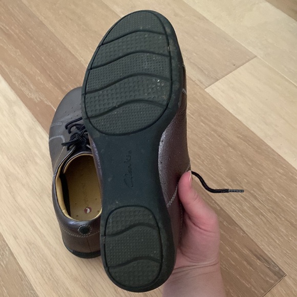 Clarks leather sneakers metallic silver size 7/7.5 - Picture 4 of 4